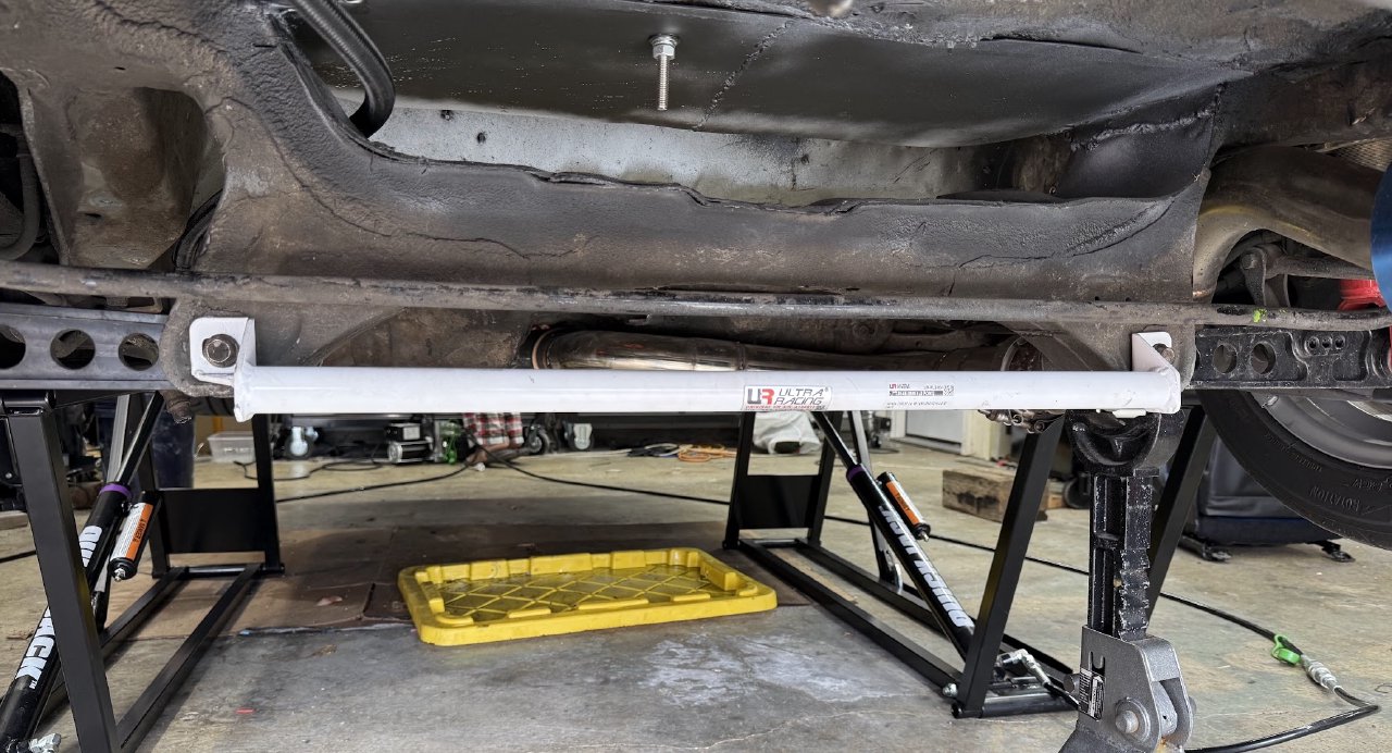 Ultra Racing rear lower strut bar